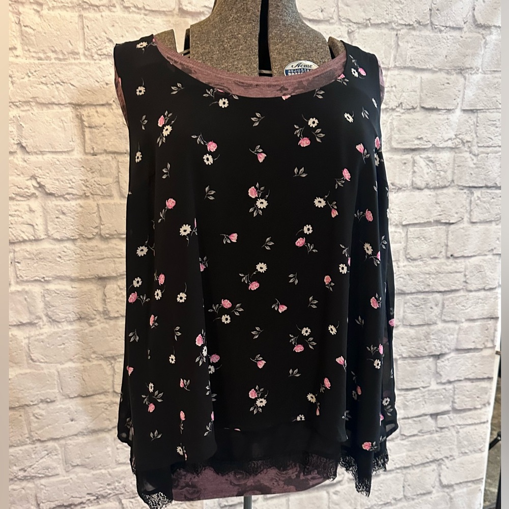 Torrid chiffon layered tank with lace hemline detail size 3
